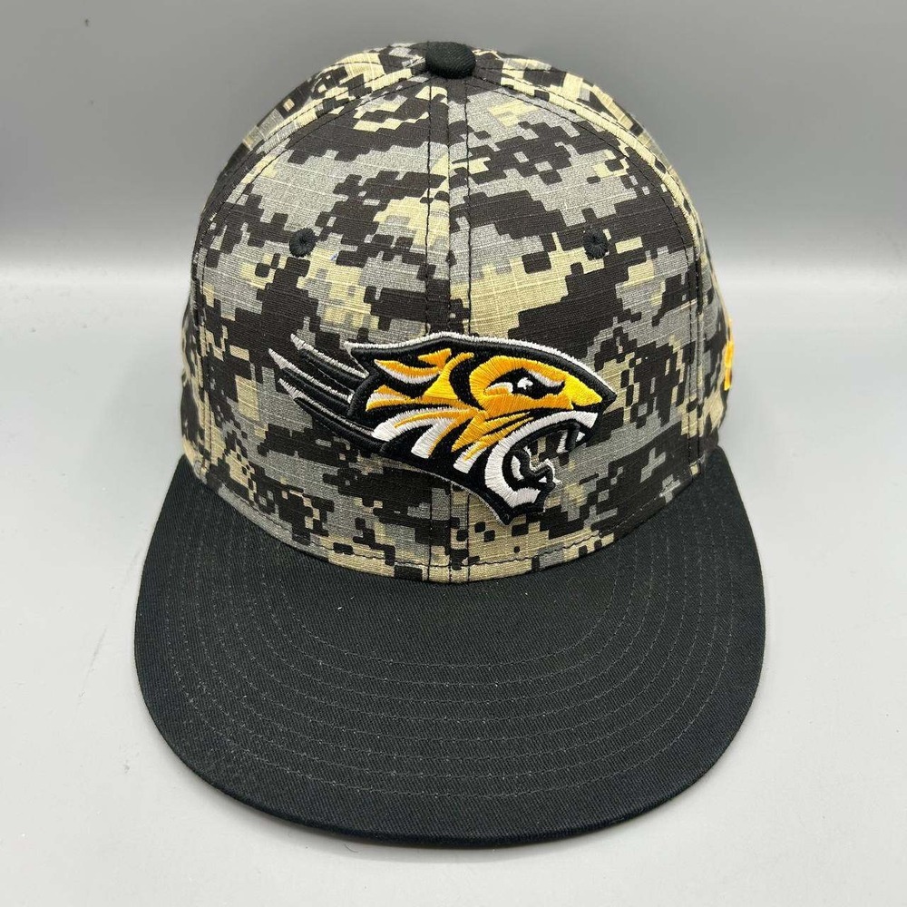 Towson Tigers Hat Men 7 1/4 Black Digi Camo Under Armour Fitted Cap Cotton New